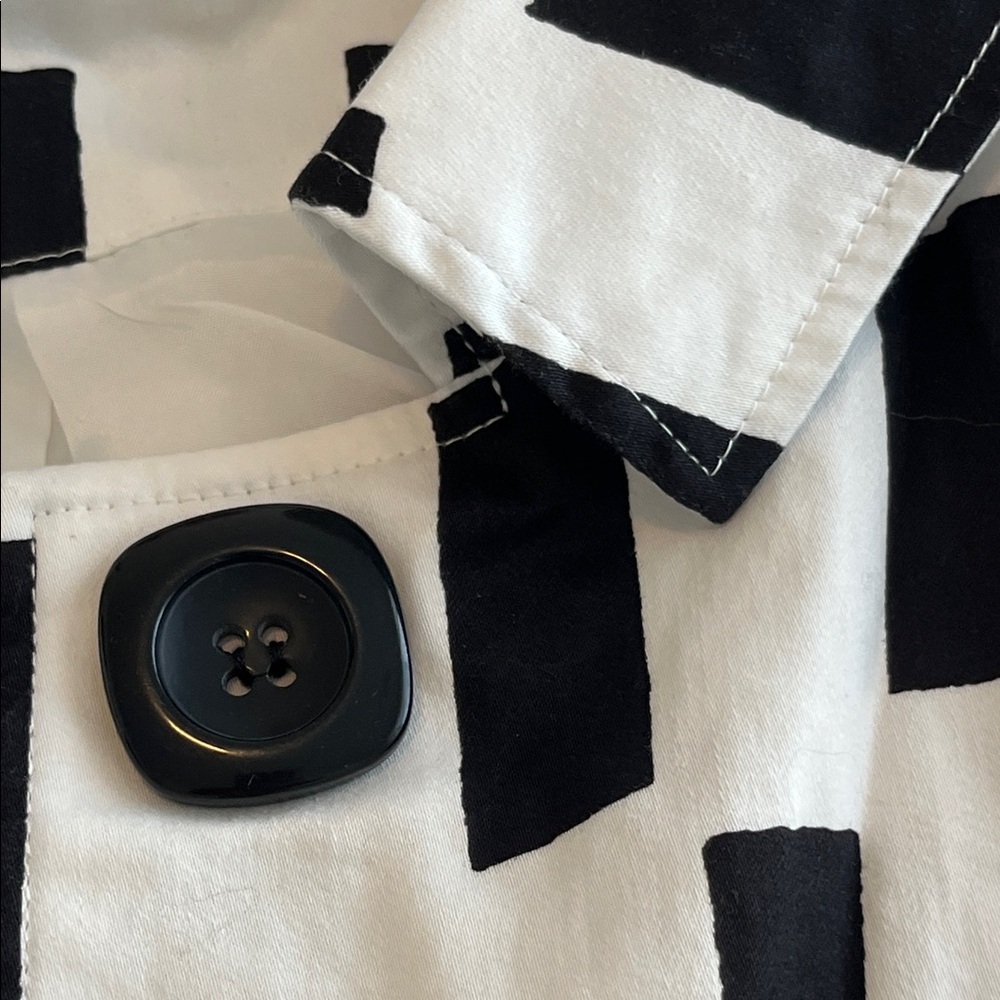 Luii Black and White Trench Coat - Picture 5 of 5